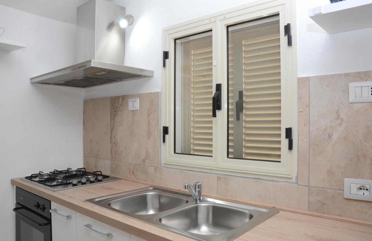 Apartments Villa Corrias Cala Liberotto Exterior photo