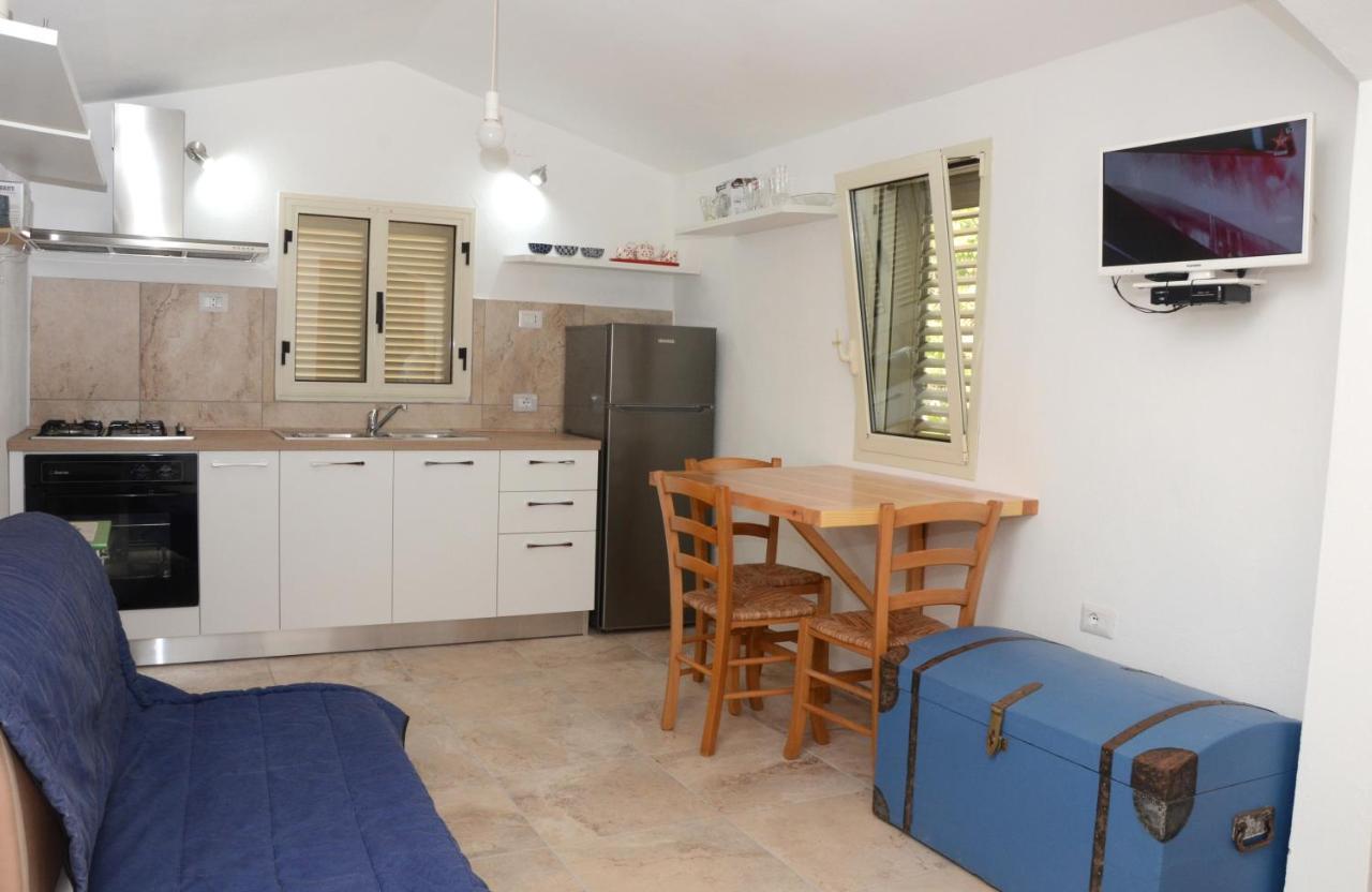 Apartments Villa Corrias Cala Liberotto Exterior photo