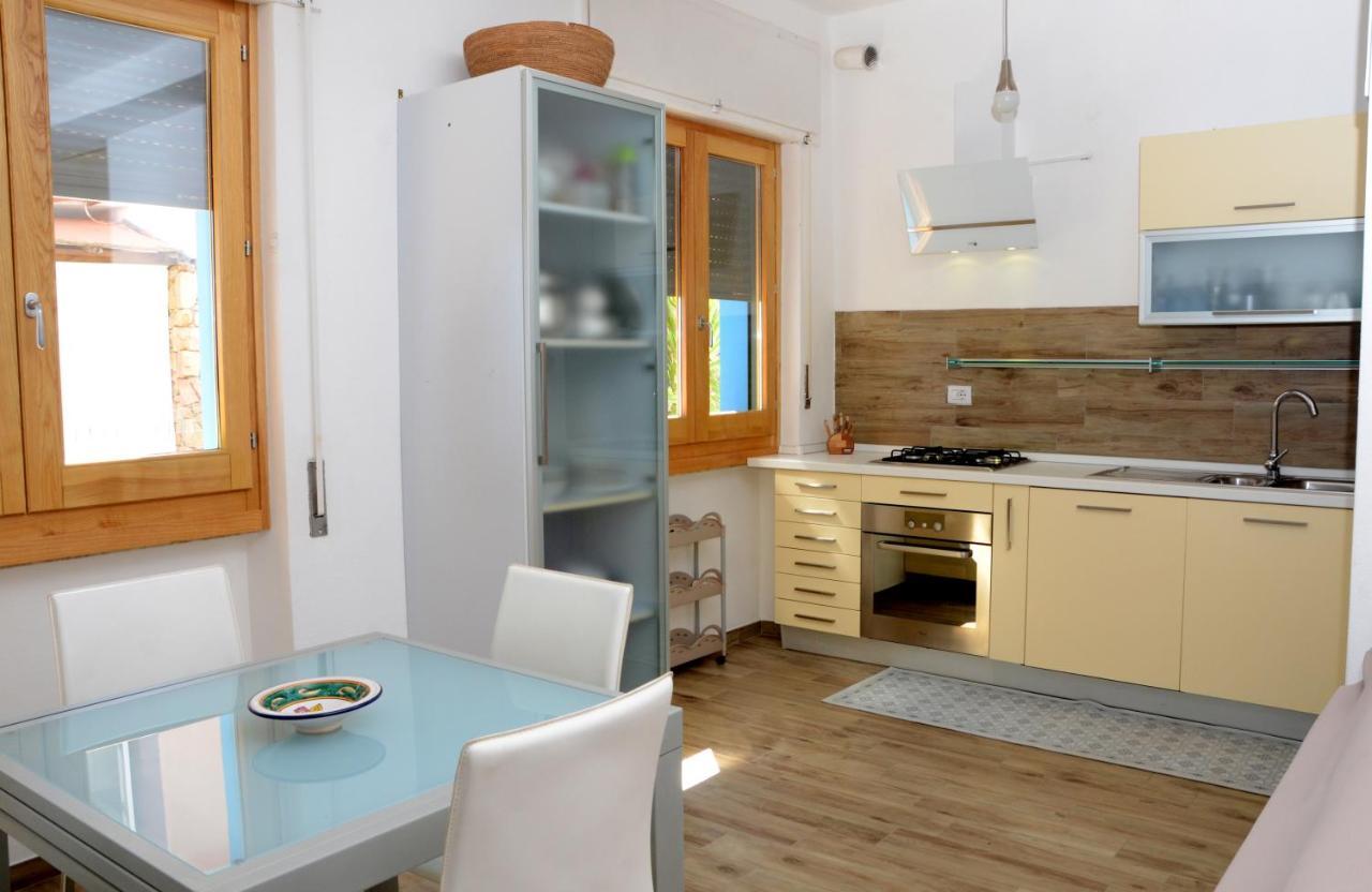 Apartments Villa Corrias Cala Liberotto Exterior photo